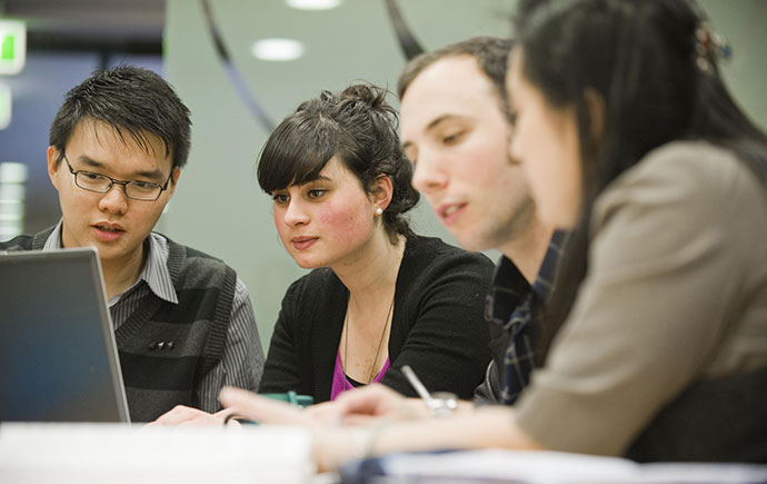 17P-0341-Under-graduates-Feature-box