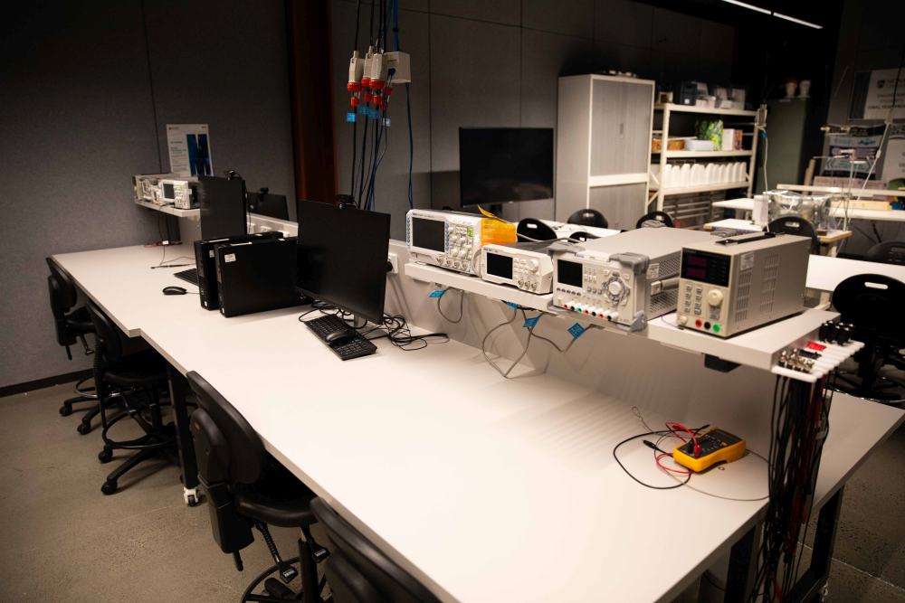 electrical-textiles-studio-02